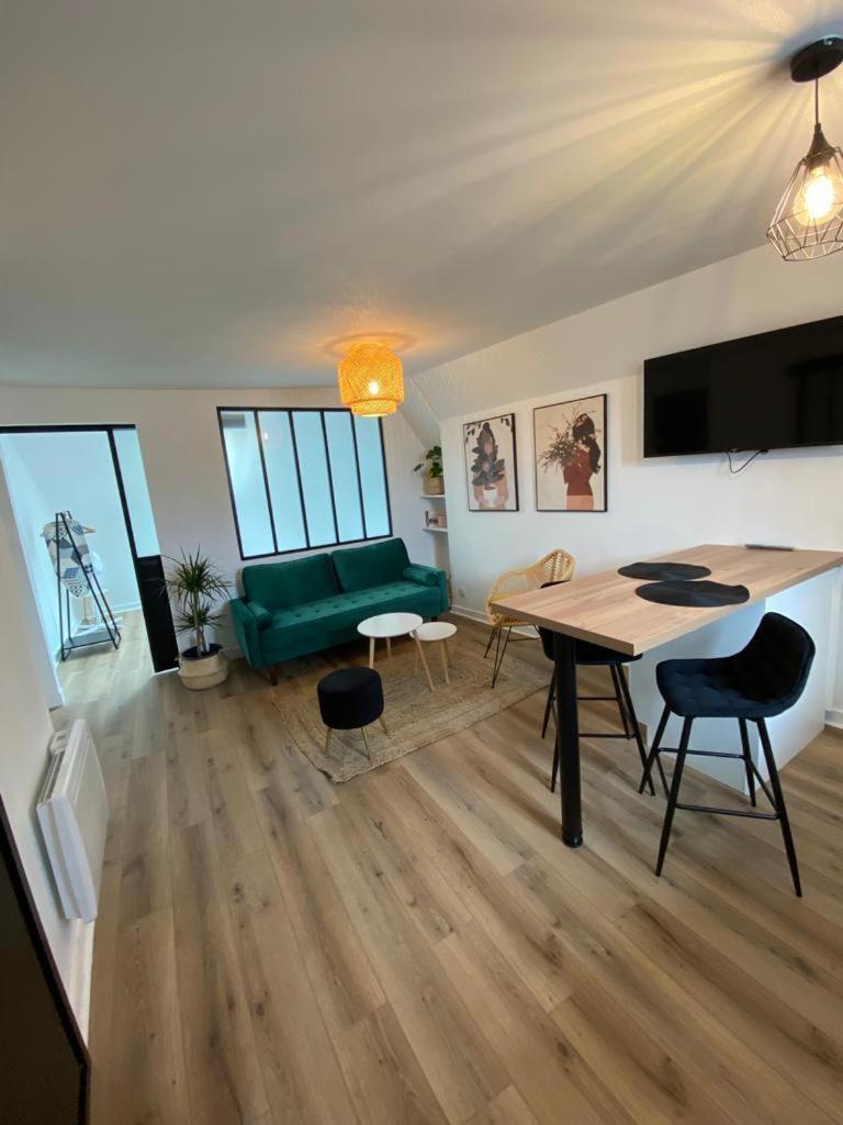 Au Coeur De Ville Laval  Rom bilde